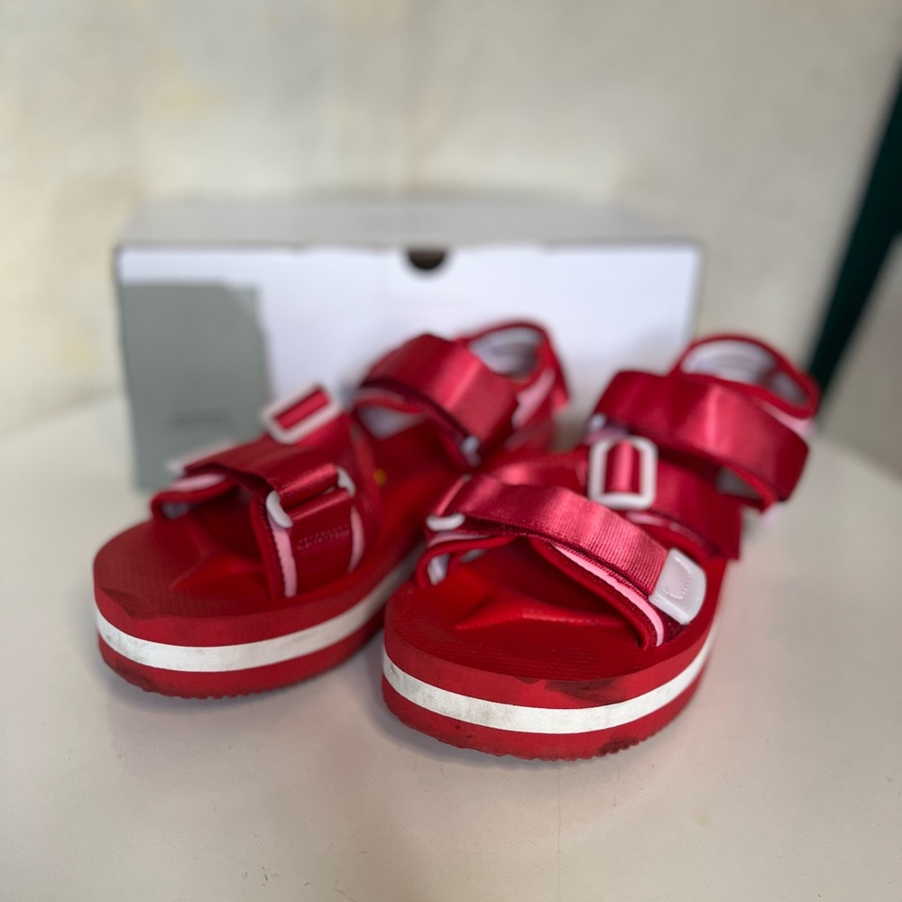 SUICOKE size 7 sandals